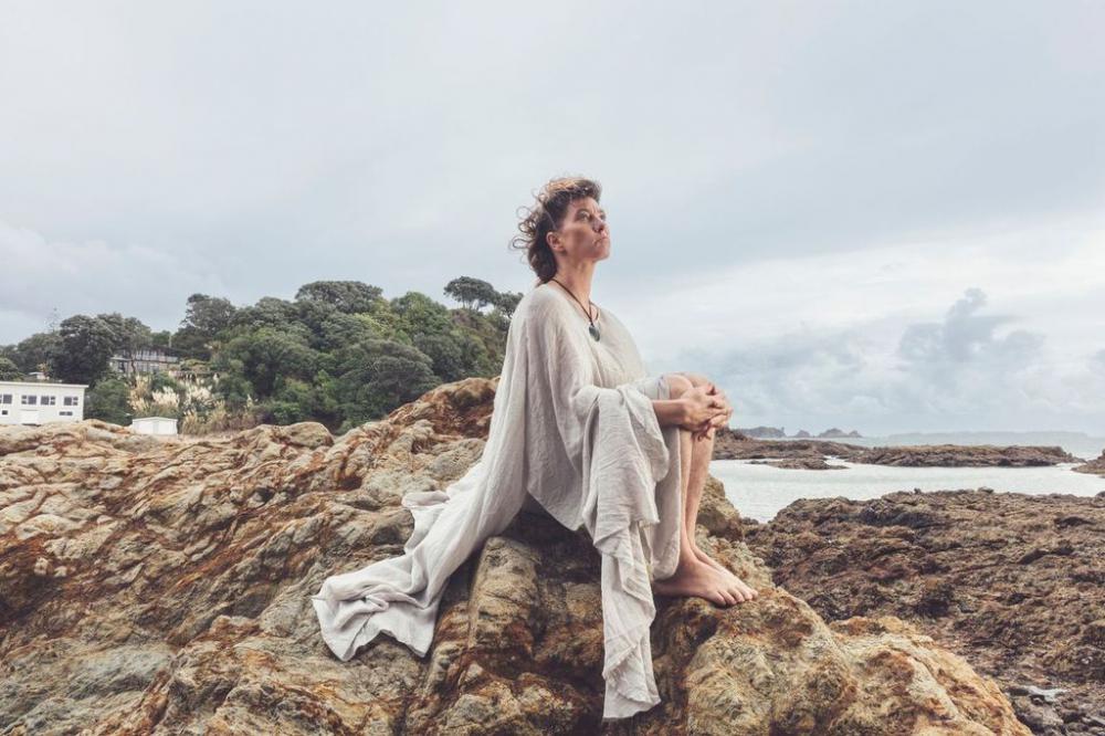 Amanda Palmer releases music video with Julia Deans