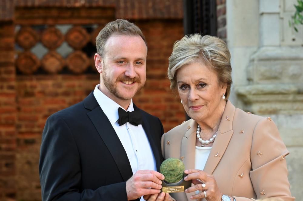 Dame Kiri gives Kiwi baritone life-changing gift at 80th birthday party in London