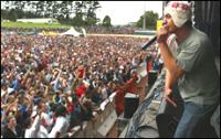 Scribe Whips Up Massive Crowd At Pasifika